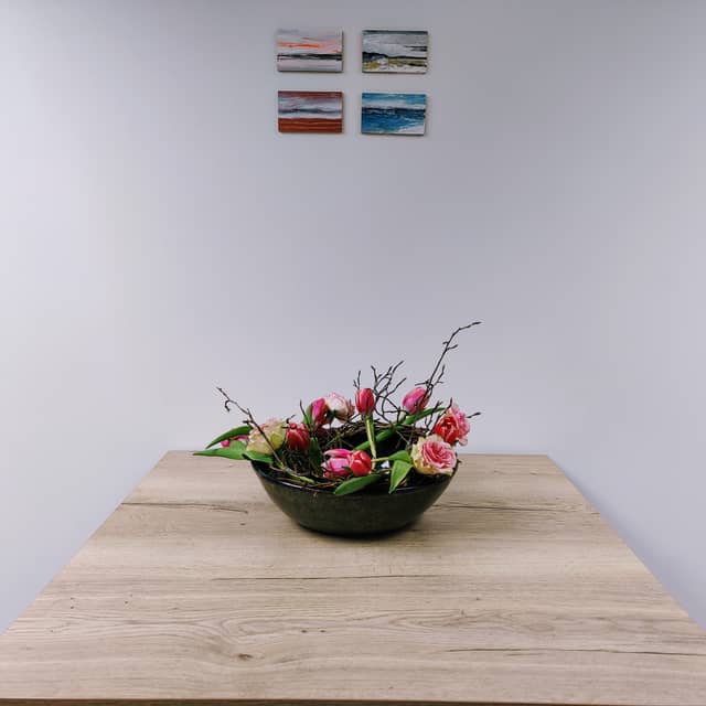 Schaal met tulpenkrans